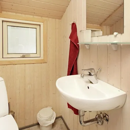 Three-bedroom Holiday In Bjert 3 *