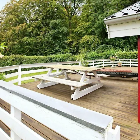 Three-bedroom Holiday In Bjert 3