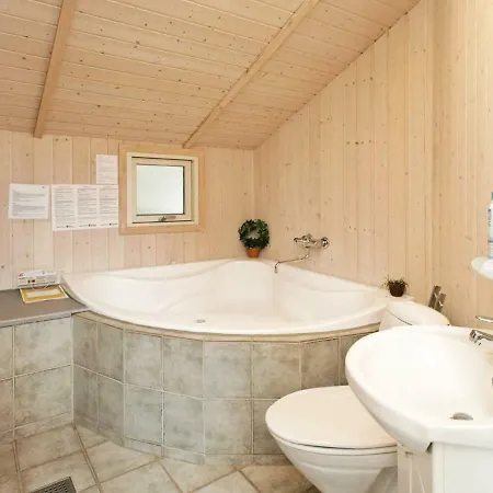 بيت للعطل Three-bedroom Holiday In Bjert 3 *
